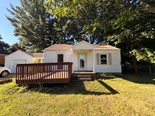 2 Bedroom home - with laundry included – photo 1
