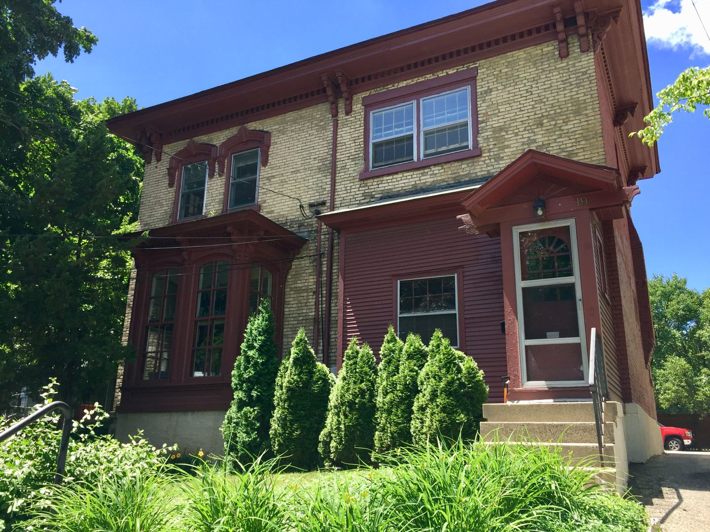 Grand Rapids Apartment: 15-19 College NE