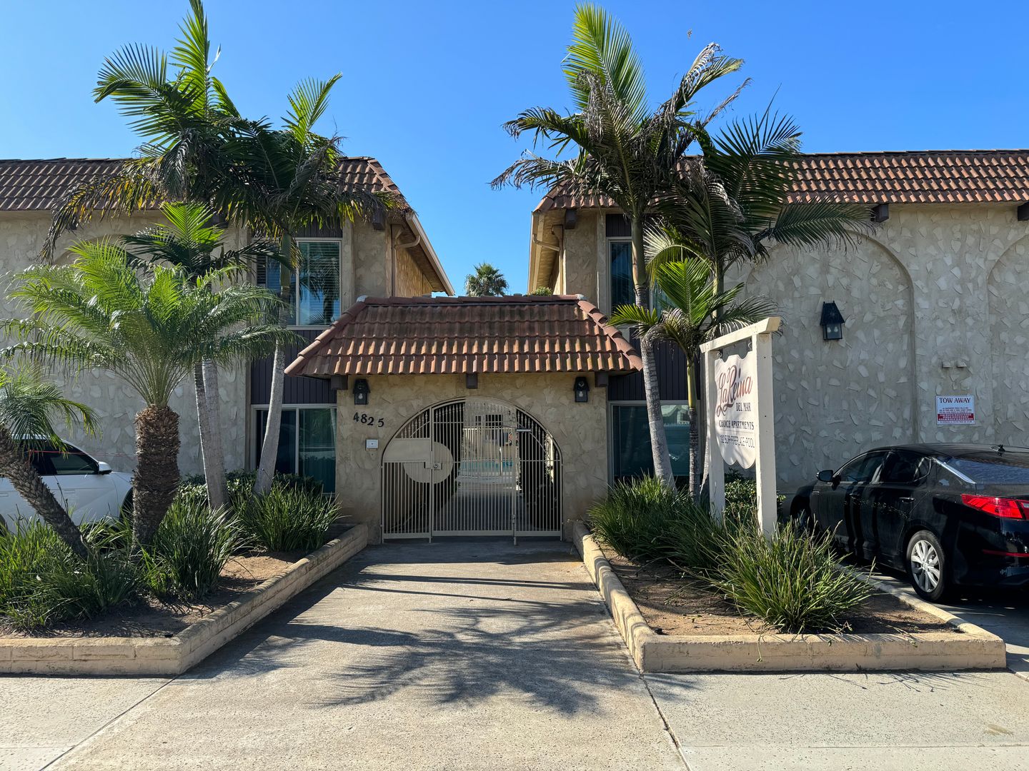San Diego Apartment: 4825 Del Mar Avenue
