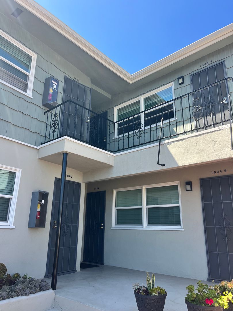 San Diego Apartment: 1602 Pacific Beach Drive