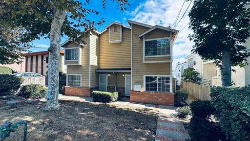 OCEAN BEACH-POINT LOMA: Remodeled 2br-2ba Townhome with 2 reserved parking spaces! – photo 1