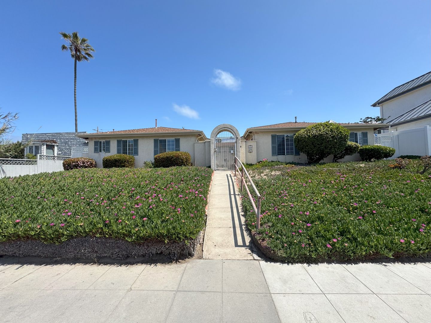 San Diego Apartment: 5058-68 Santa Monica Avenue