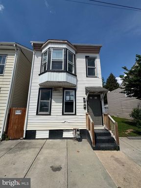 231 Roosevelt Ave – photo 1