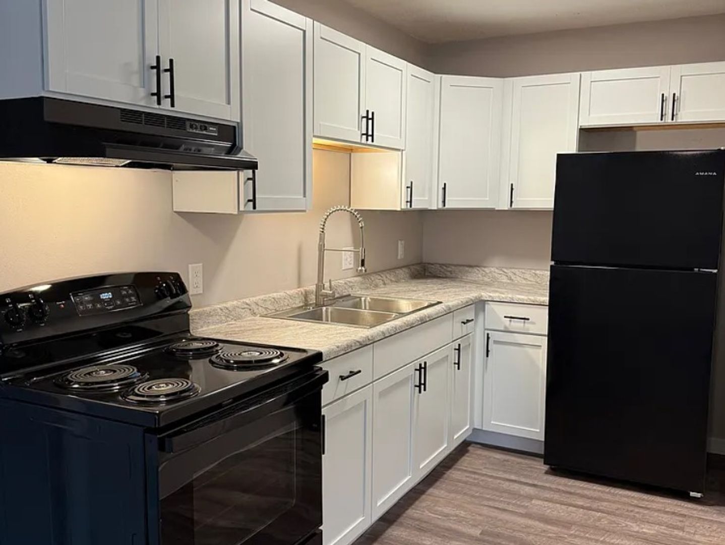 La Crosse Apartment: 900 Caledonia St