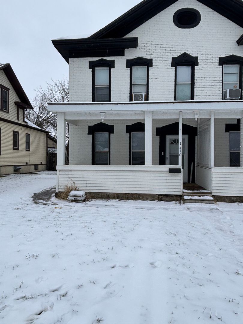 La Crosse Apartment: 1308 5th Ave S