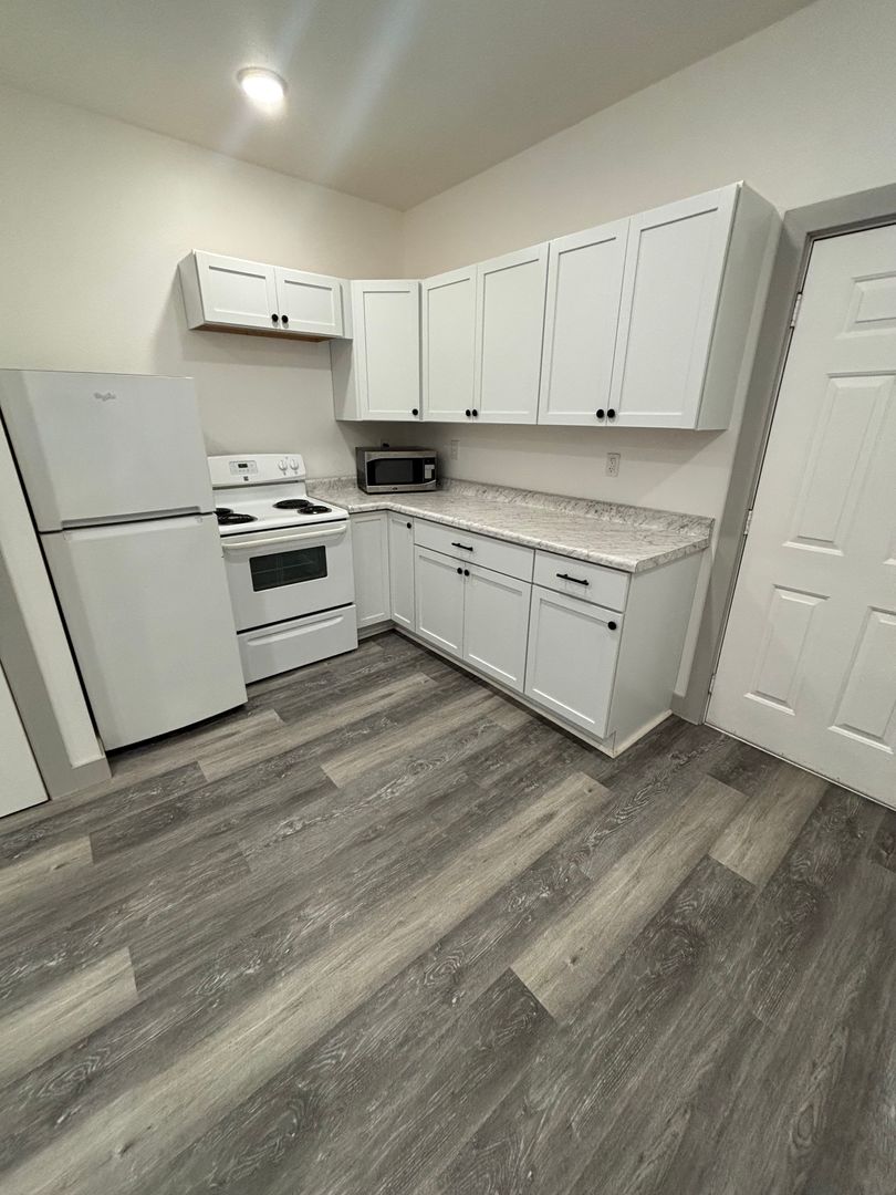 Onalaska Apartment: 1245 PH St