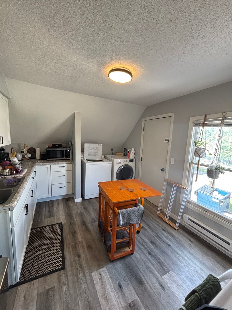 La Crosse Apartment: 1026 Jackson St