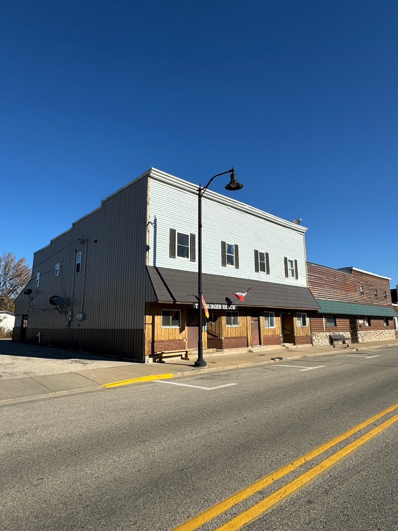 Blair Apartment: 228 W Broadway St