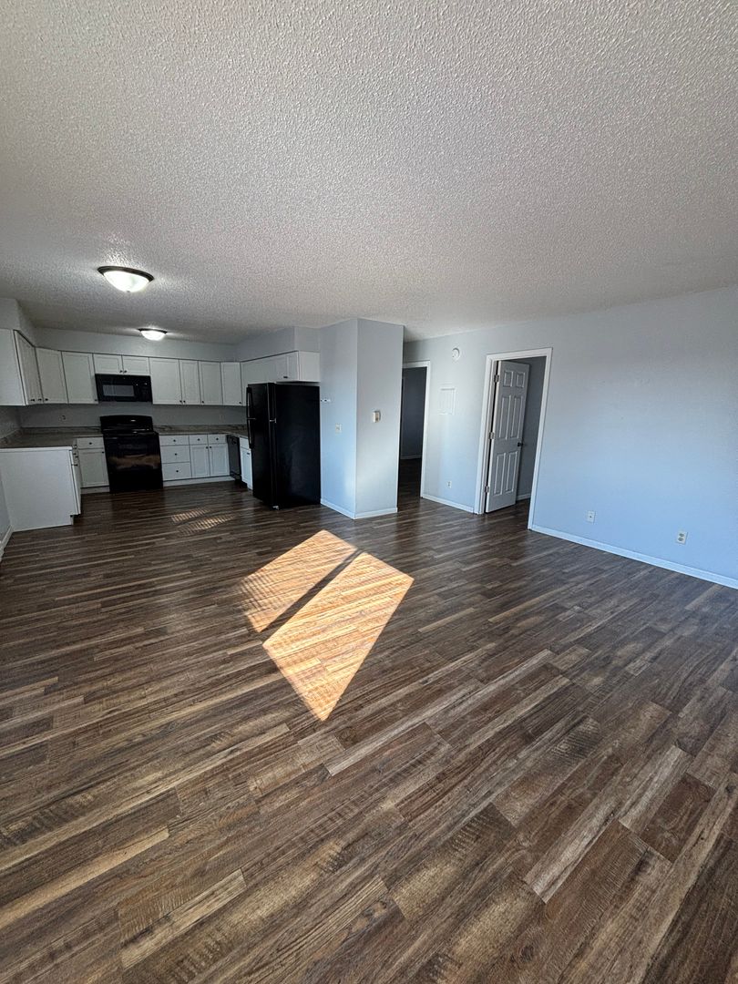 La Crosse Apartment: 1322 5th Ave S