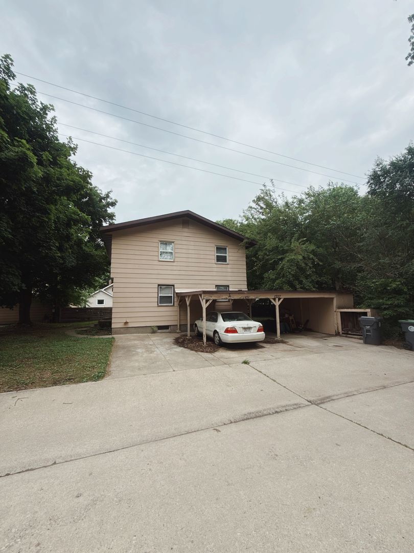 La Crosse Apartment: 1229 East Ave. S.
