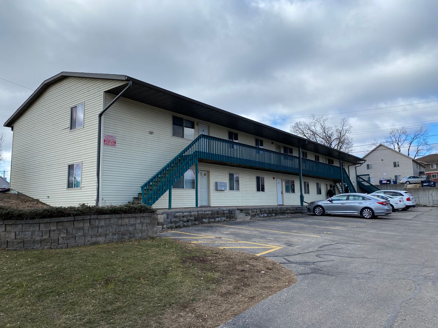 La Crosse Apartment: 625 12th St N