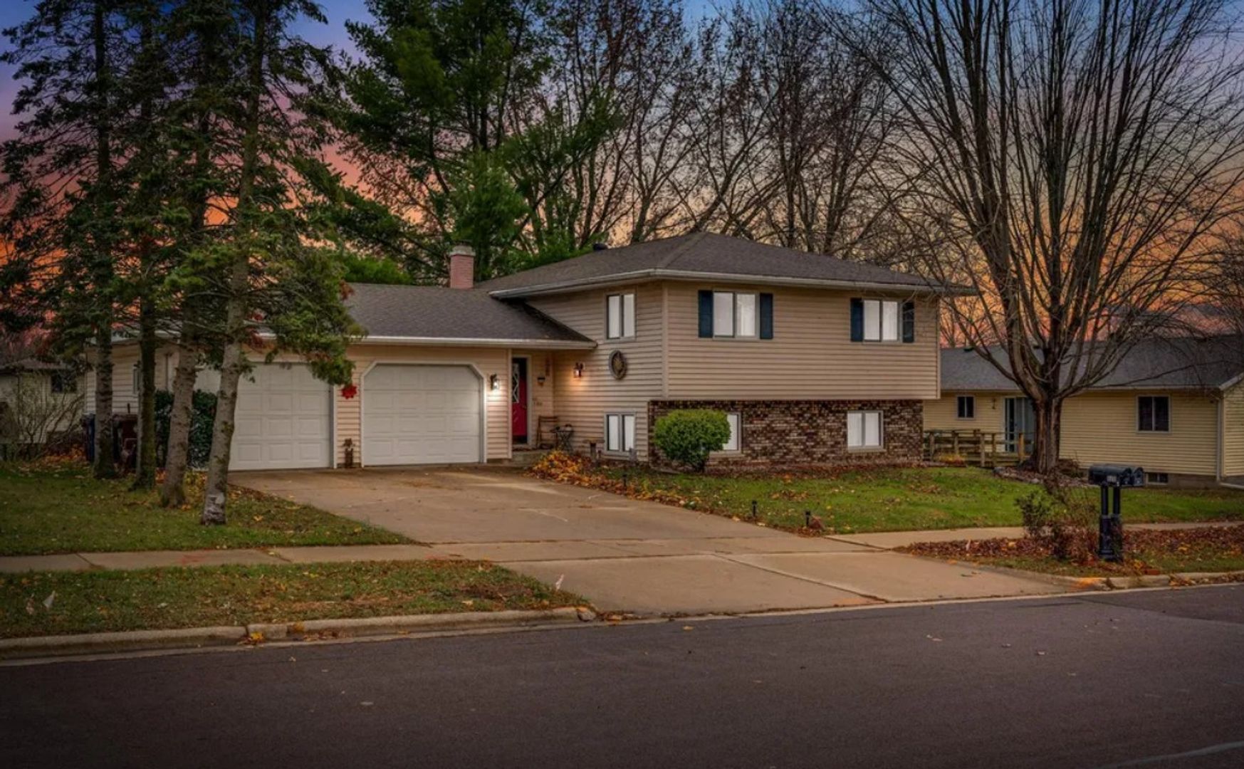 Onalaska Apartment: 606 Vilas St