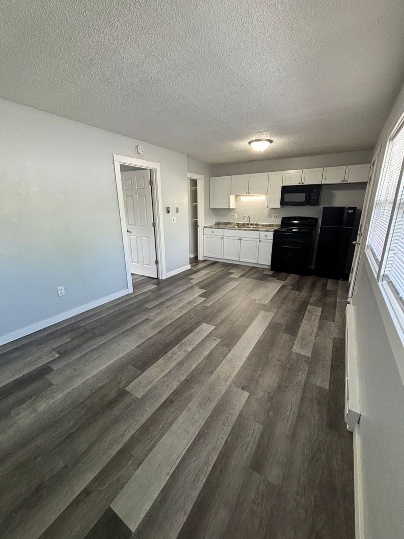 La Crosse Apartment: 1112 Liberty St