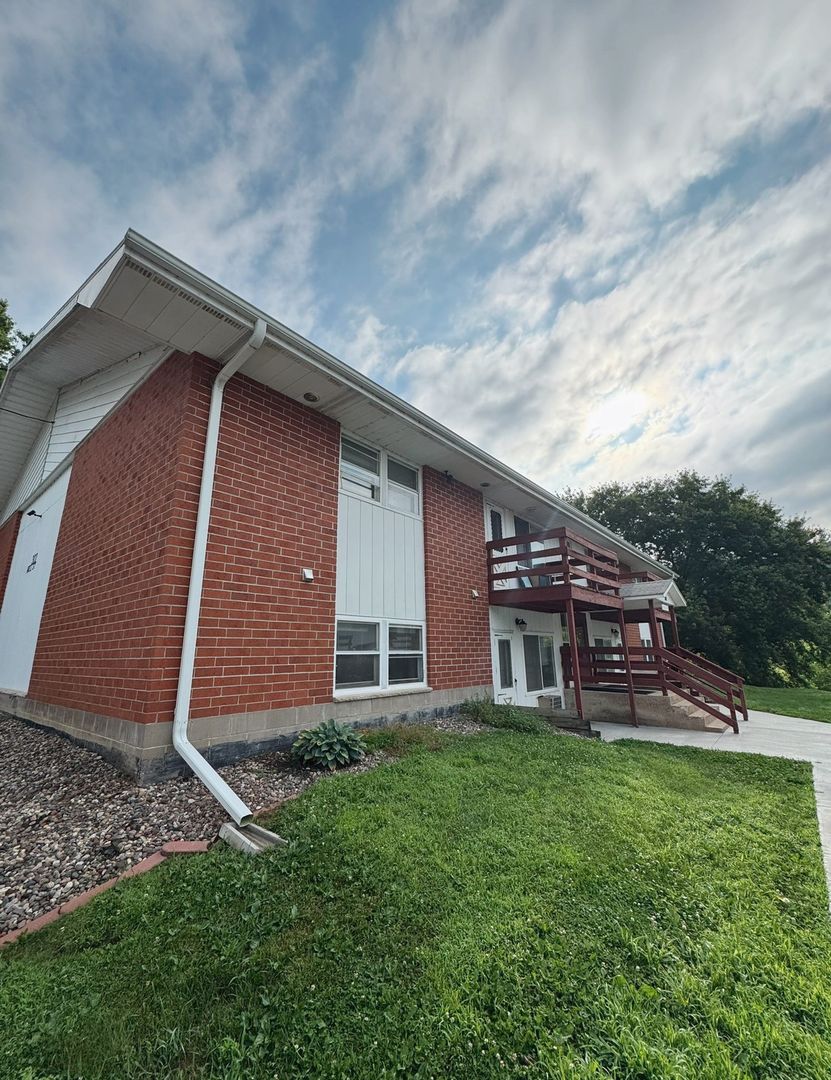 Melrose Apartment: 300 Mill St