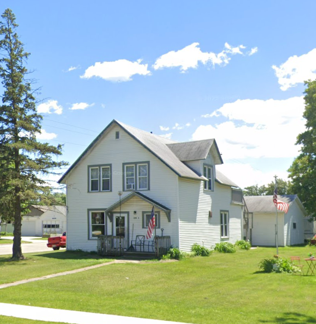 Blair Apartment: 415 E. Broadway St.