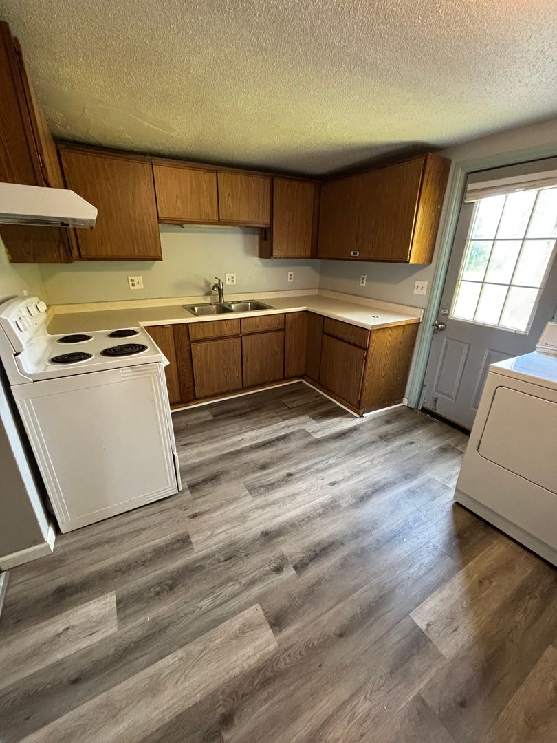 La Crosse Apartment: 1026 Jackson St