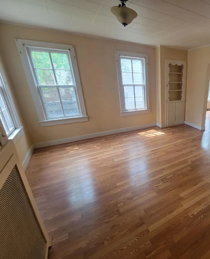 La Crosse Apartment: 217 9th St S