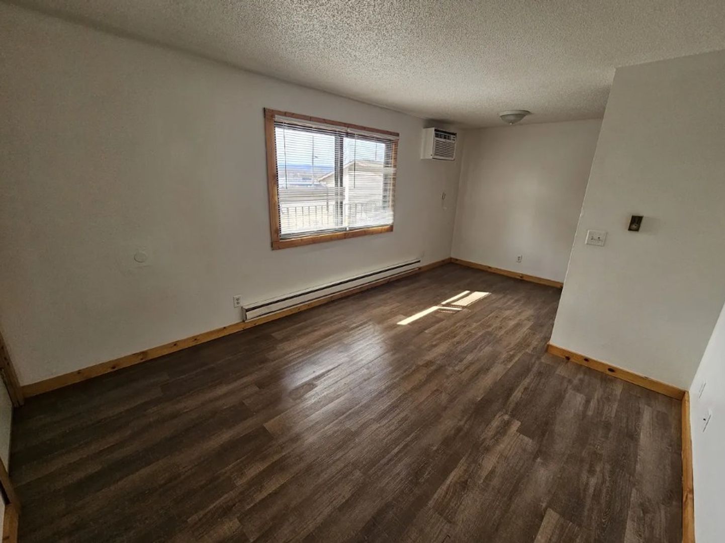 La Crosse Apartment: 1322 5th Ave S