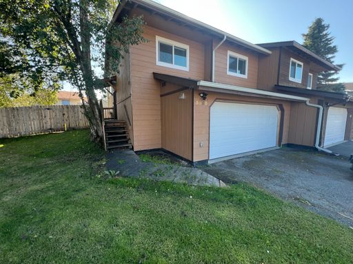 West Side 4 Bedroom 2 Bathroom Townhouse – photo 1