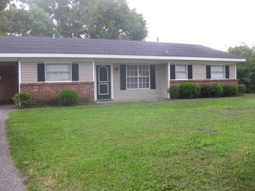 3 Bedroom 2 Bath Airport/ Cody Area – photo 1