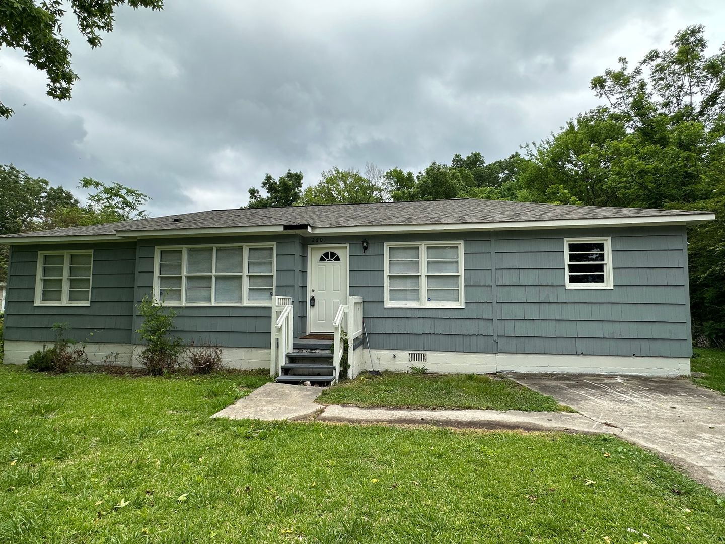 Center Point House: 2601 2nd St NW