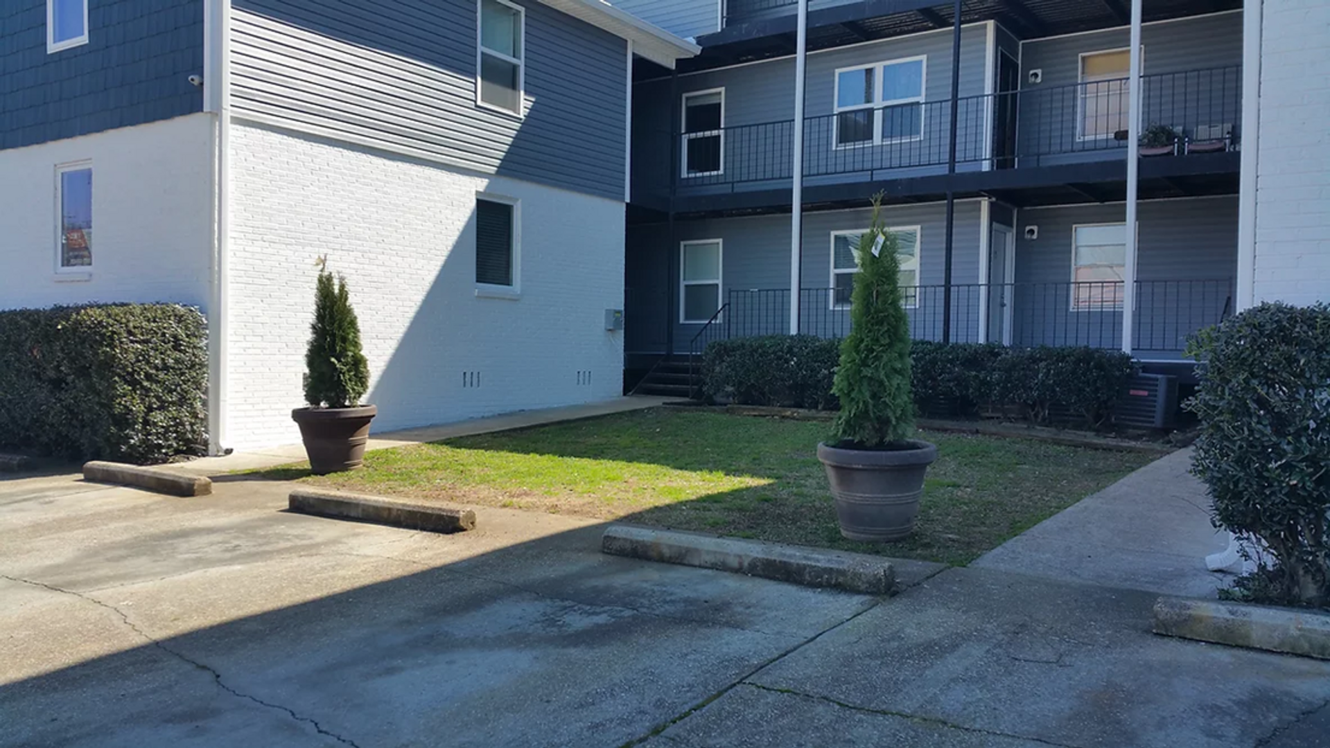 Birmingham Apartment: 4233 3rd Ave S
