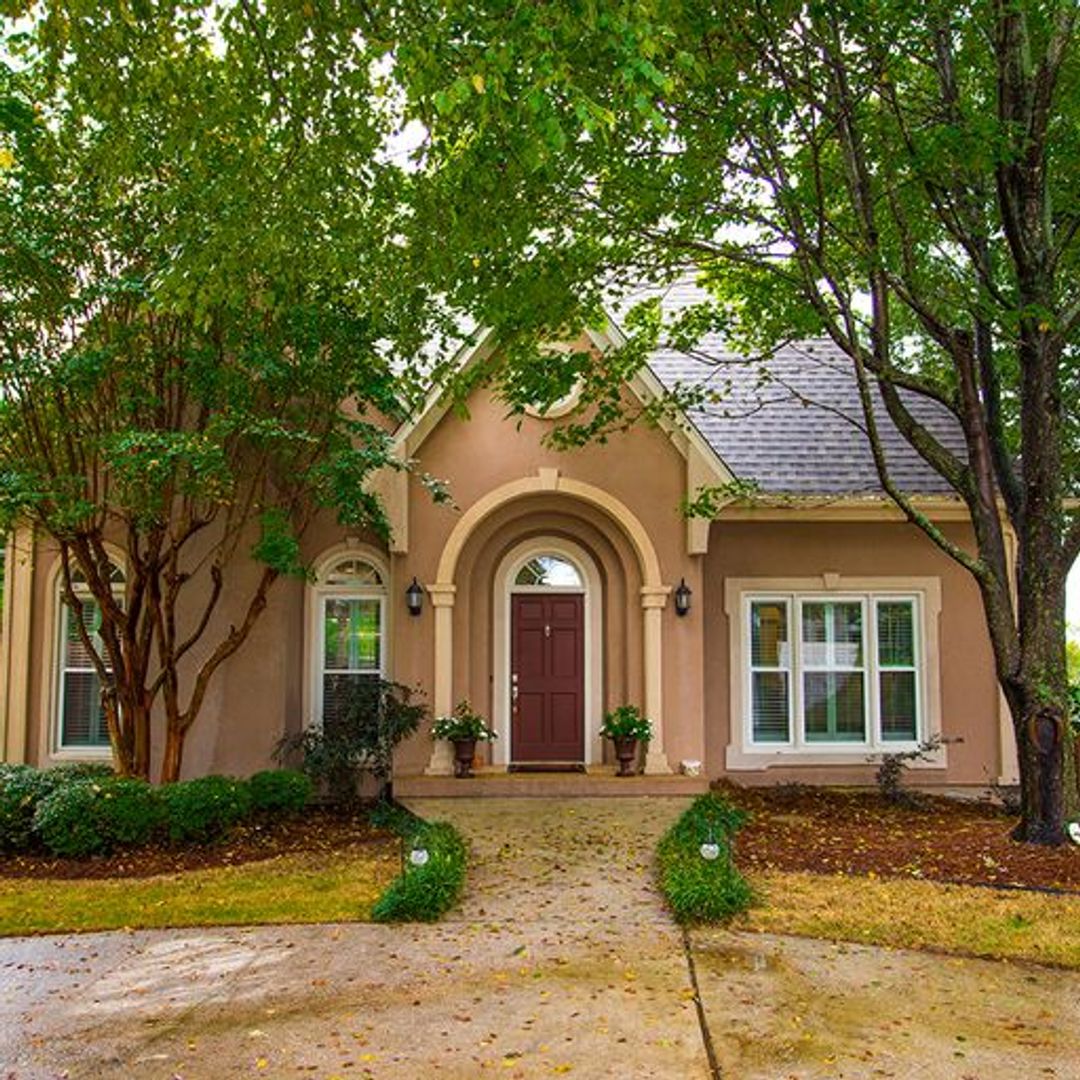 Hoover House: 1120 Shades Crest Rd