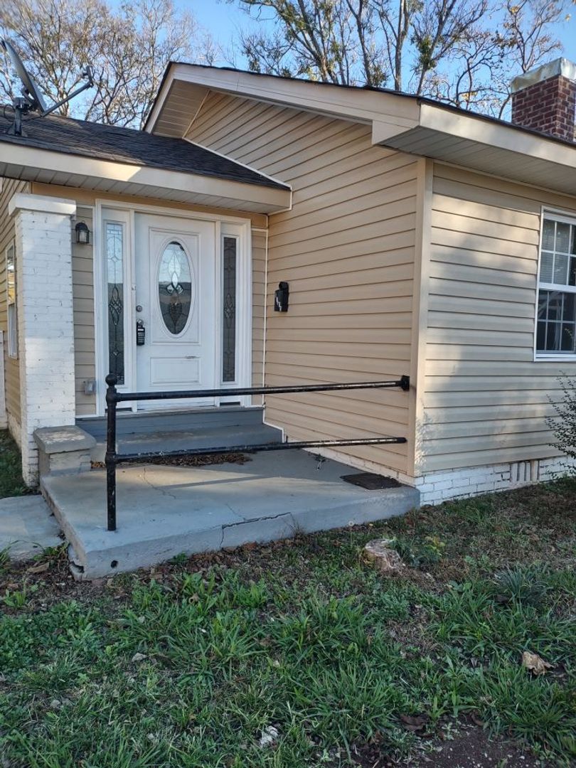 Birmingham House: 1705 52nd St