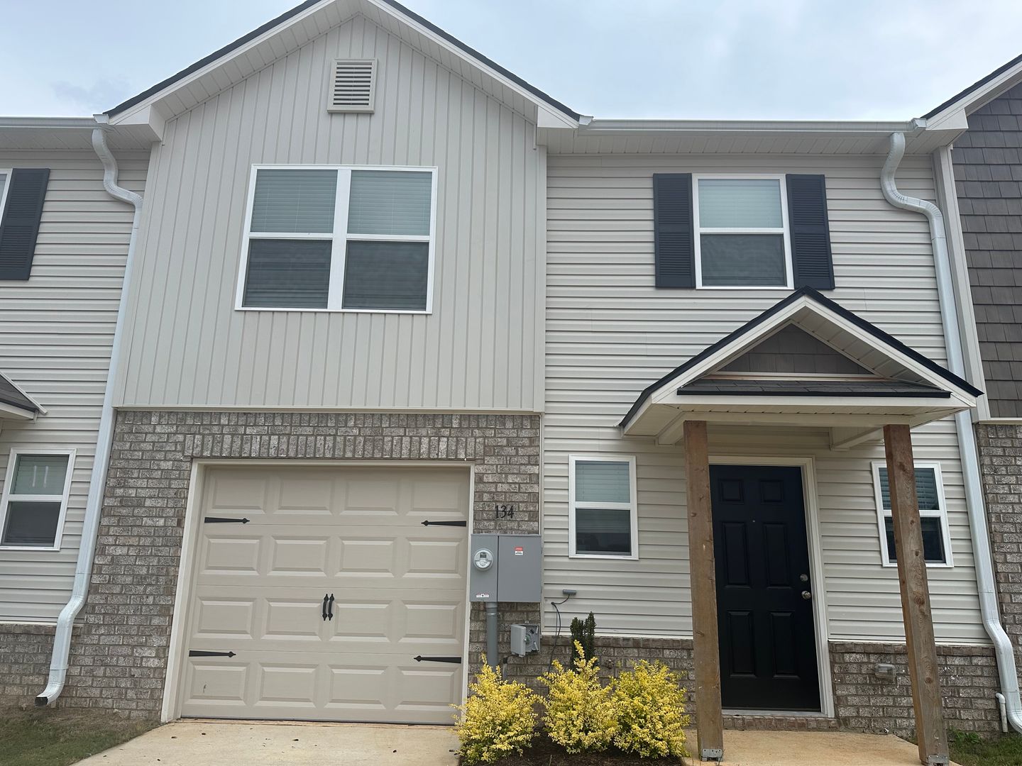 Lincoln Townhome: 115 River Grass Drive
