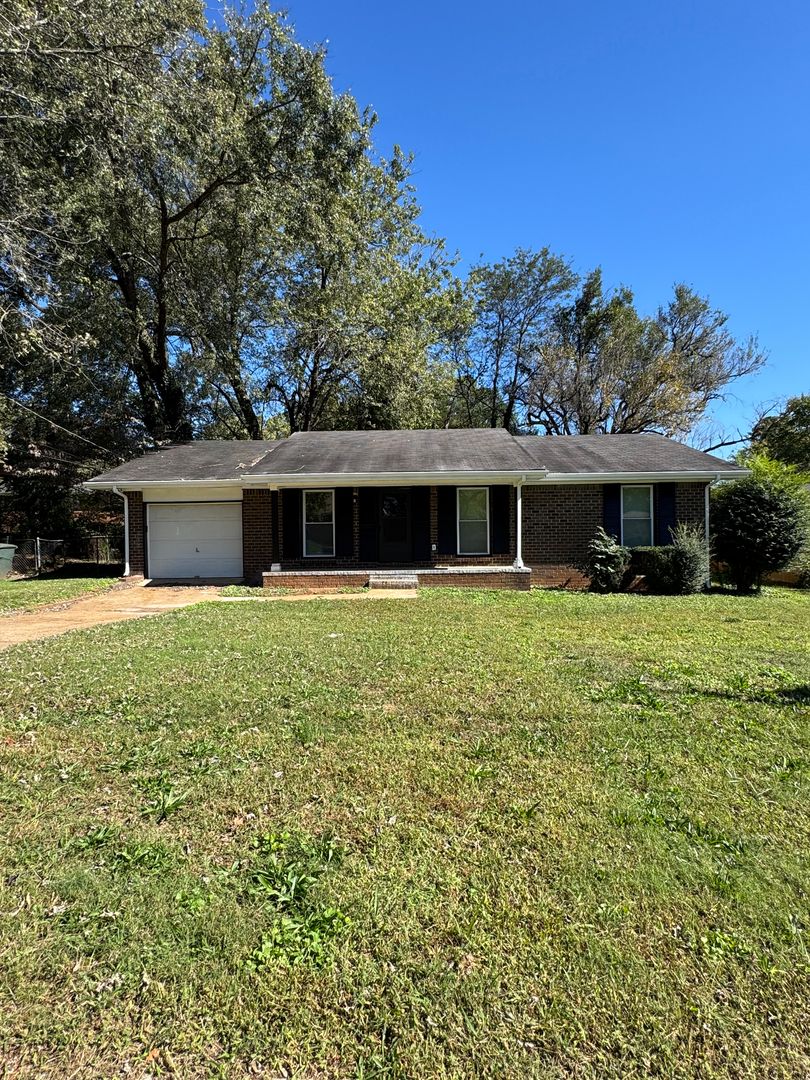Huntsville House: 3306 E Tucker Drive
