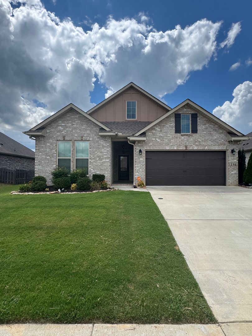Huntsville House: 234 Pumprock Drive NW