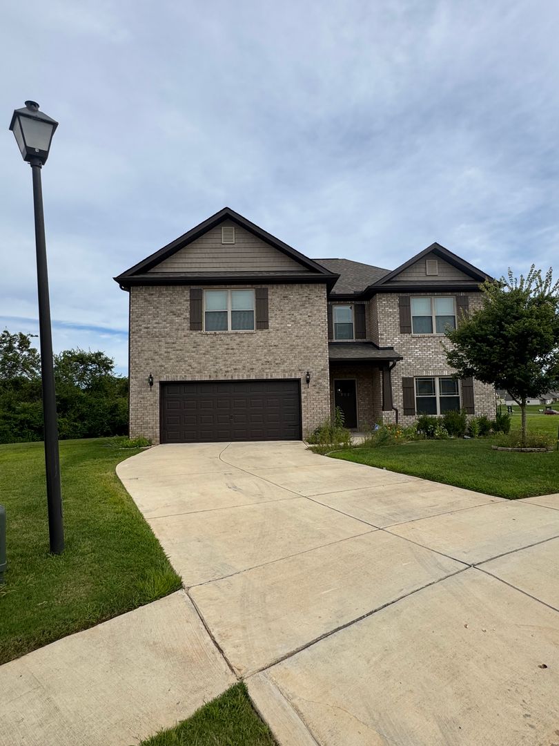 Huntsville House: 203 Rye Circle