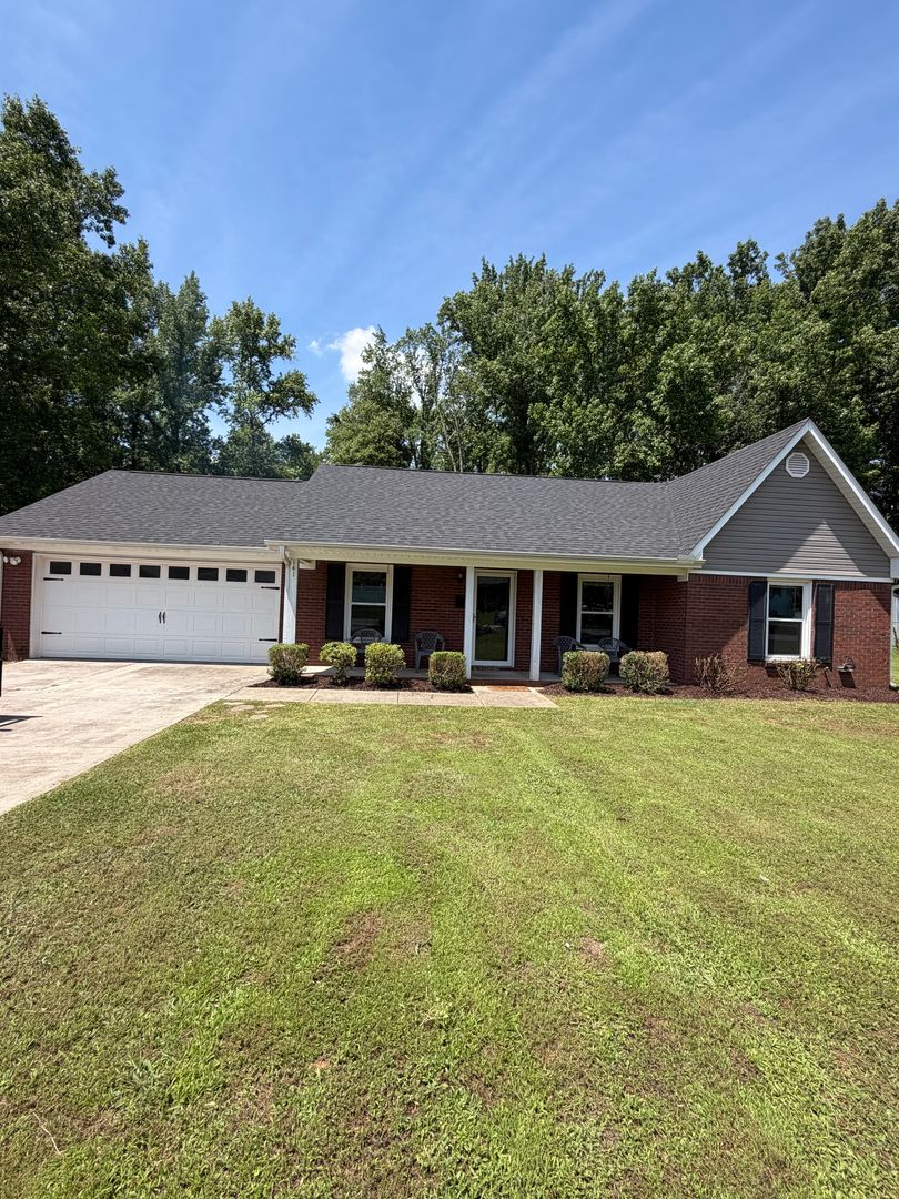 Hazel Green House: 141 Katina Rd