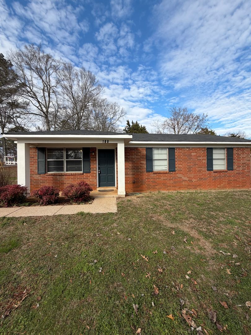 Hazel Green House: 189 Warden Drive