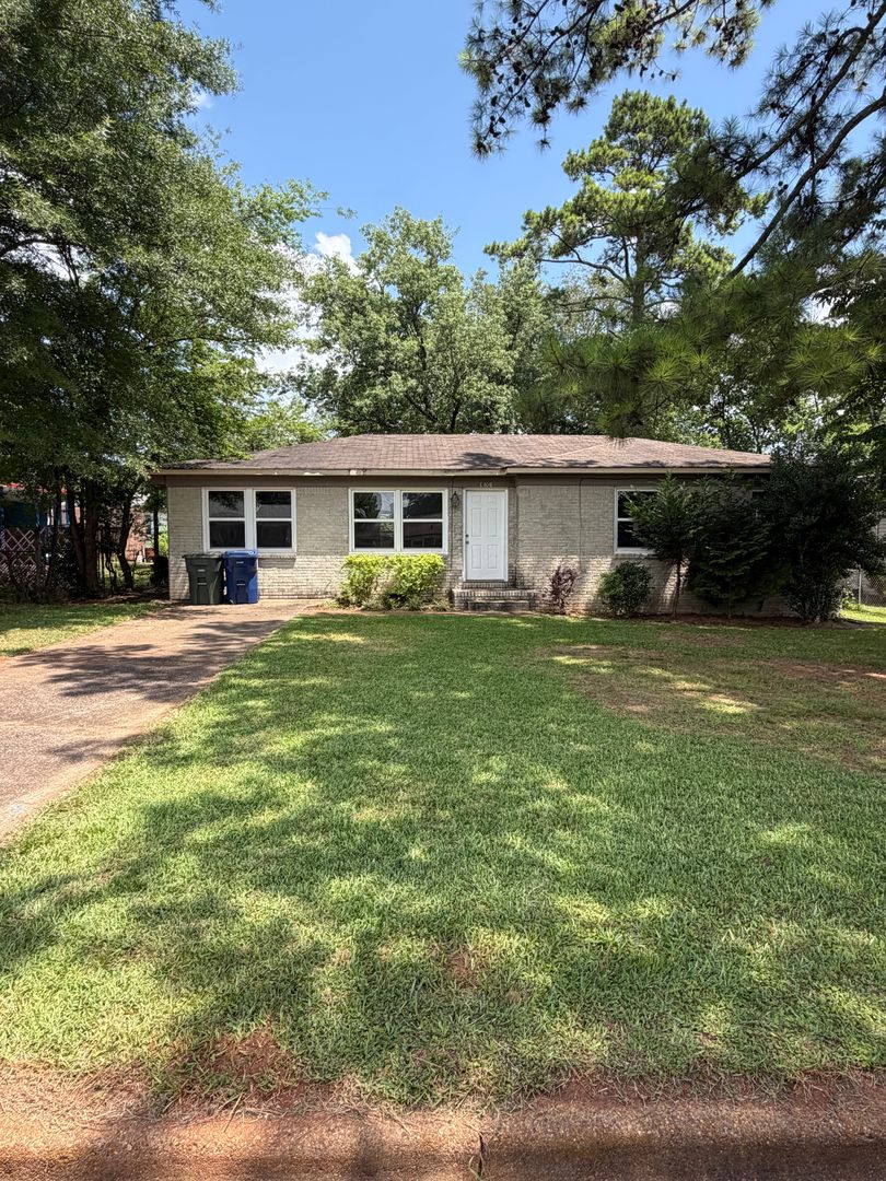 Huntsville House: 1804 Canterbury Circle