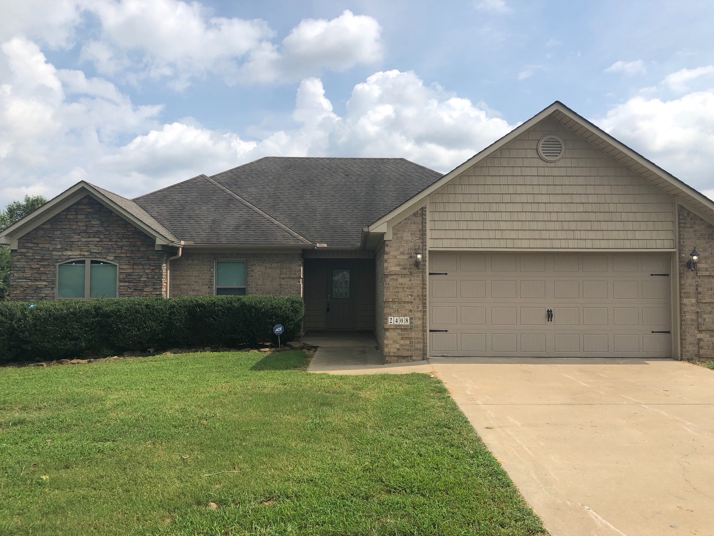 Cabot House: 2408 Lancashire Lane