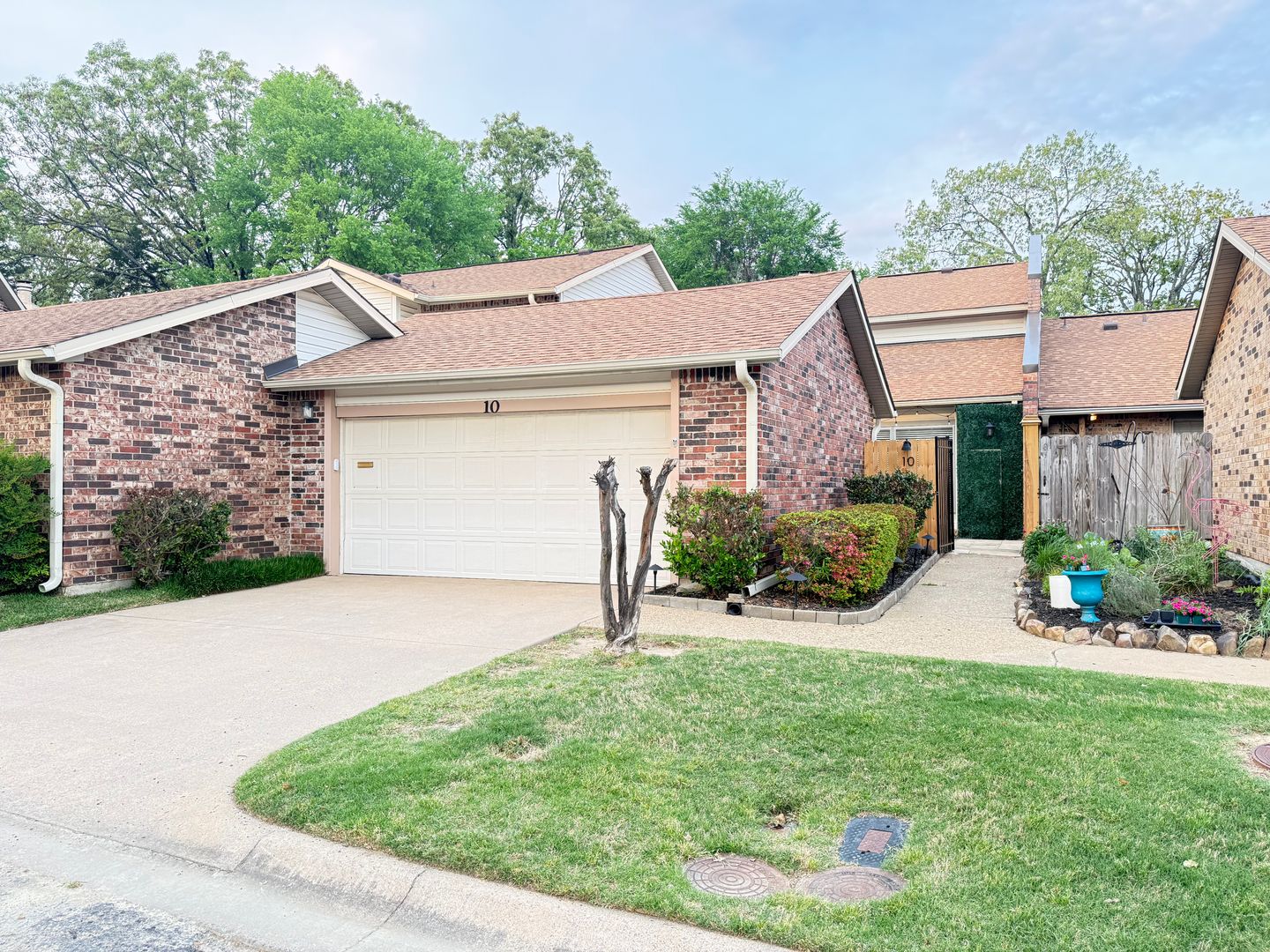 Little Rock House: 10 Hampshire Cir