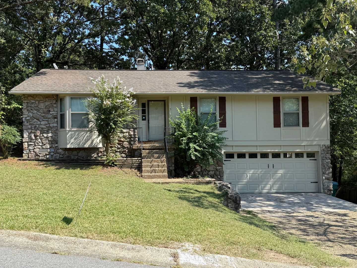Little Rock House: 5 Flourite Cove
