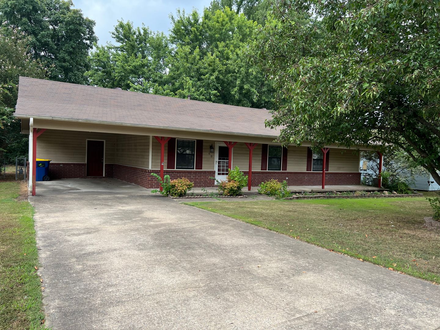 Cabot House: 60 Parkview Dr