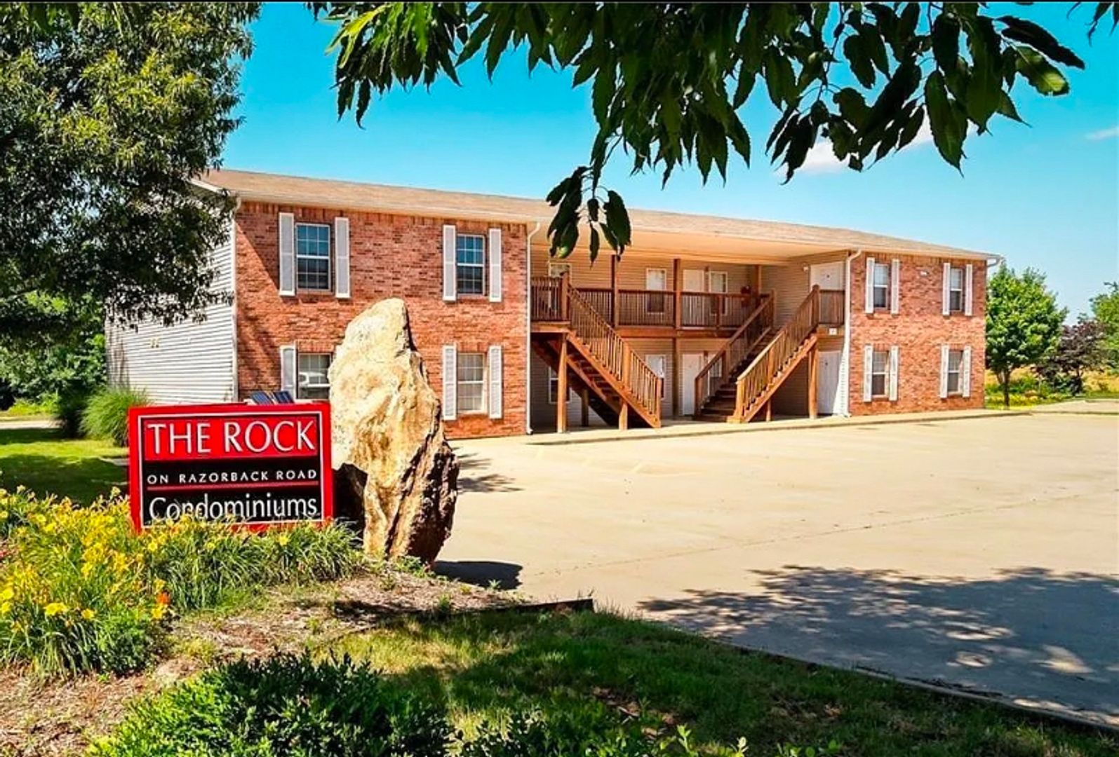 Fayetteville House: 1437 W Sligo St