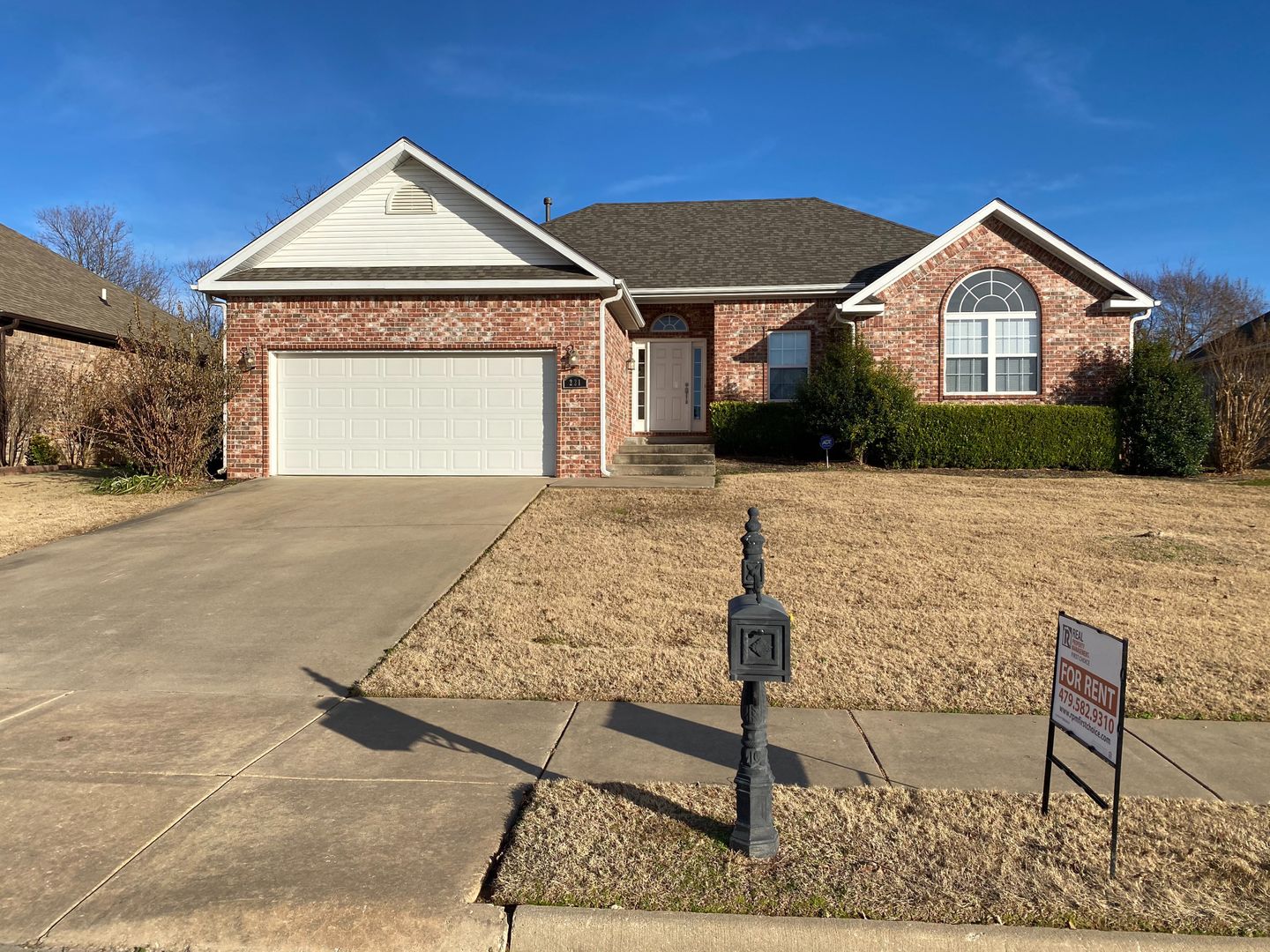 Springdale House: 221 Milas Street