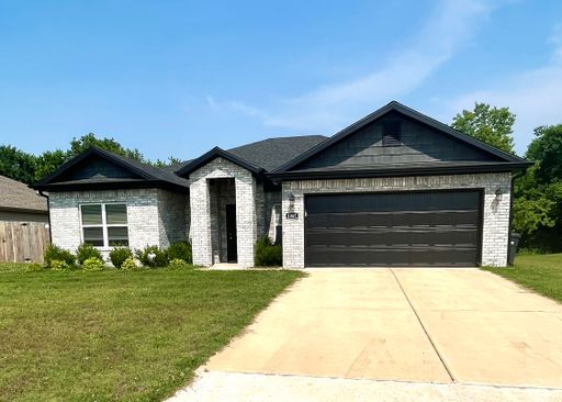 4B/2B Family Home in Centerton! – photo 1