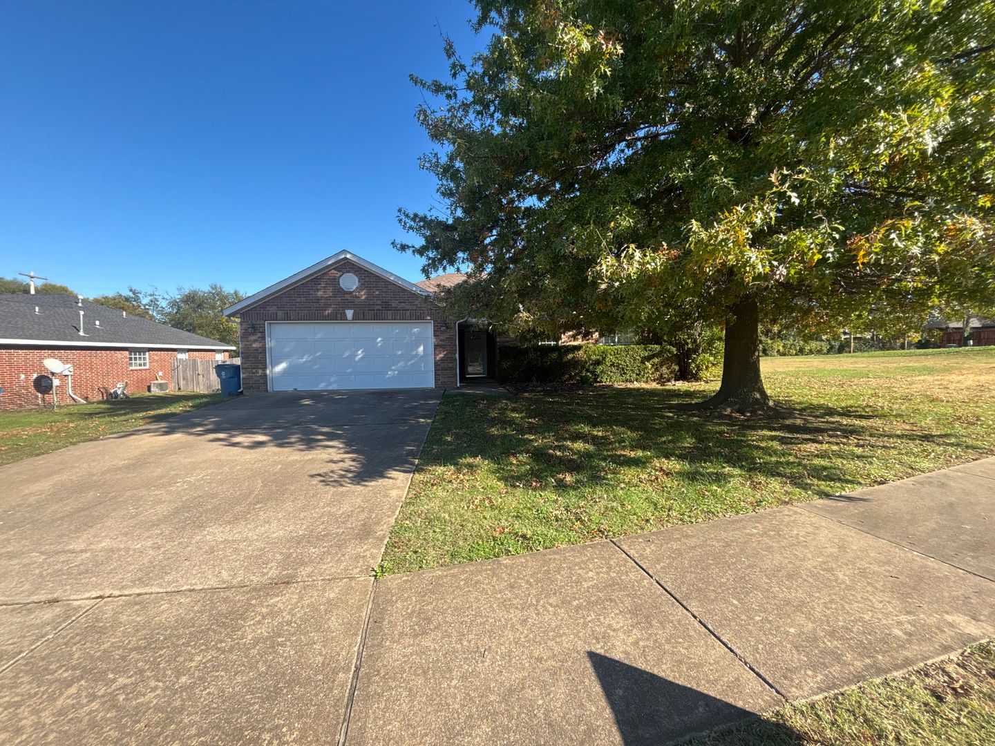 Bentonville House: 1701 SW Elington Street