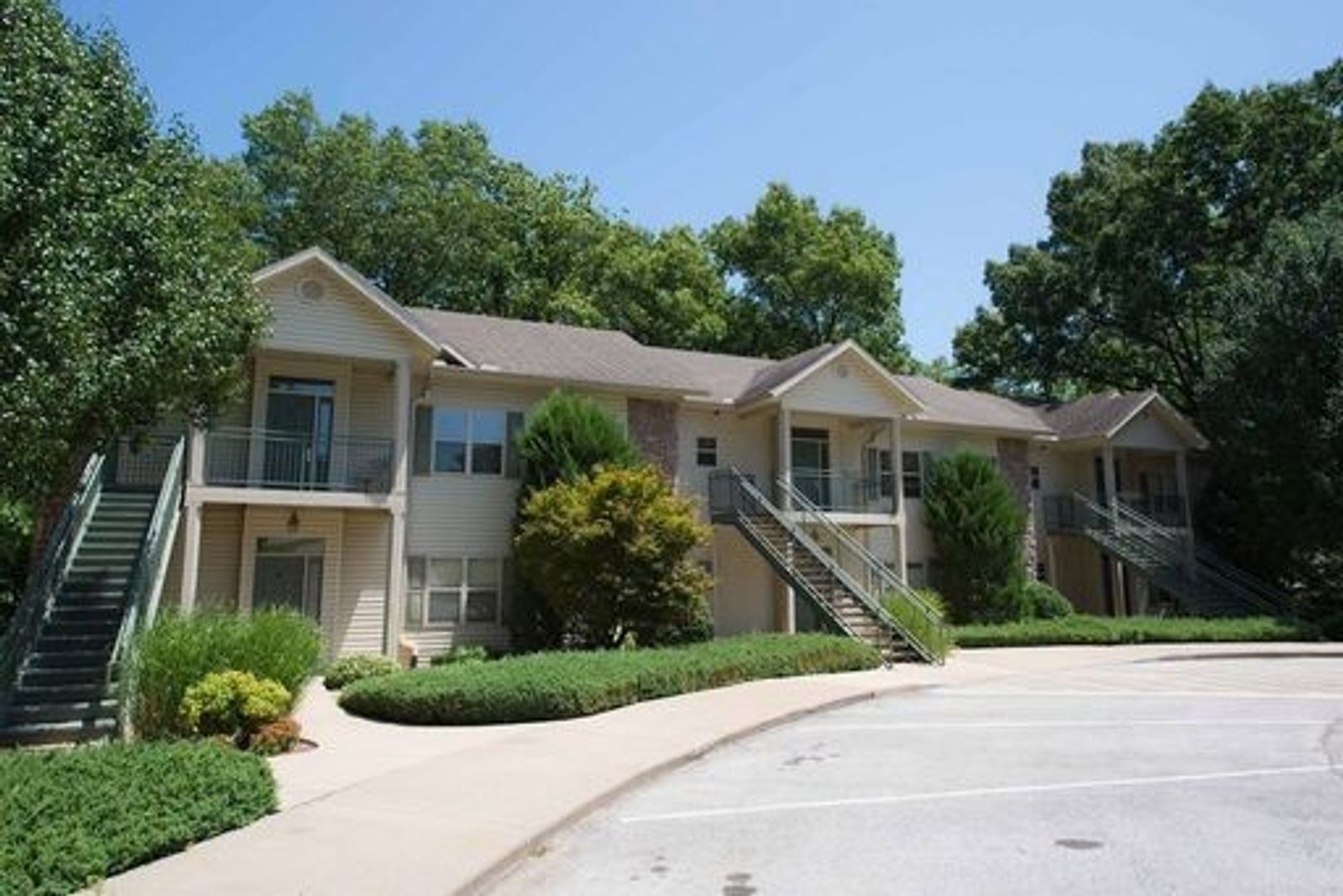Bella Vista Apartment: 1 Watkins Way