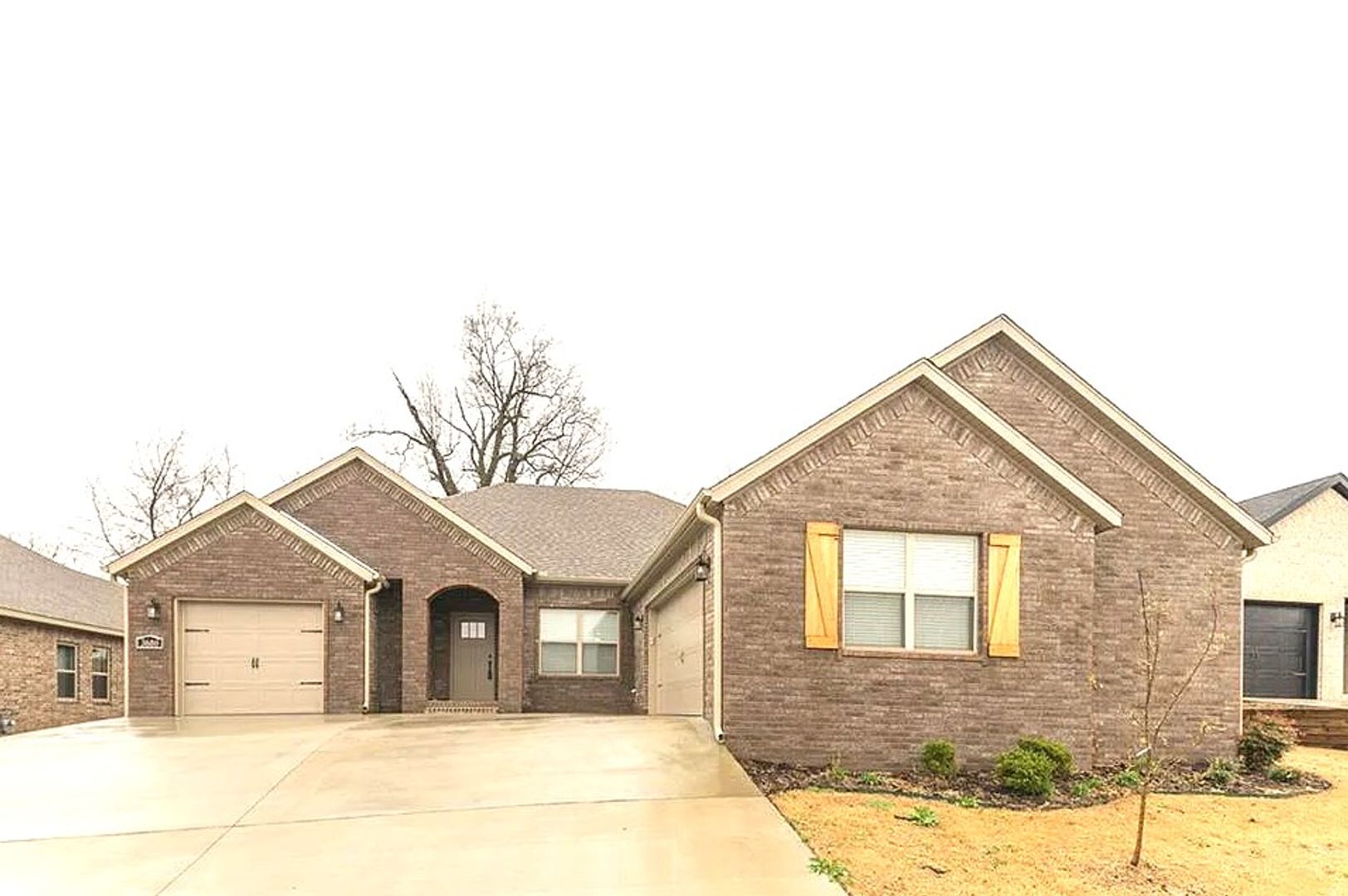 Bentonville House: 3600 SW Brittany Road