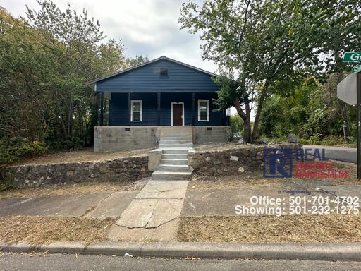 3 Bed 2 Bath On Grove St!! – photo 1