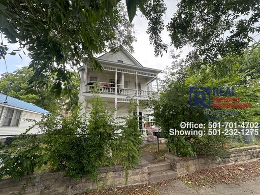 1 Bed 1 Bath Apartment Available Now!!