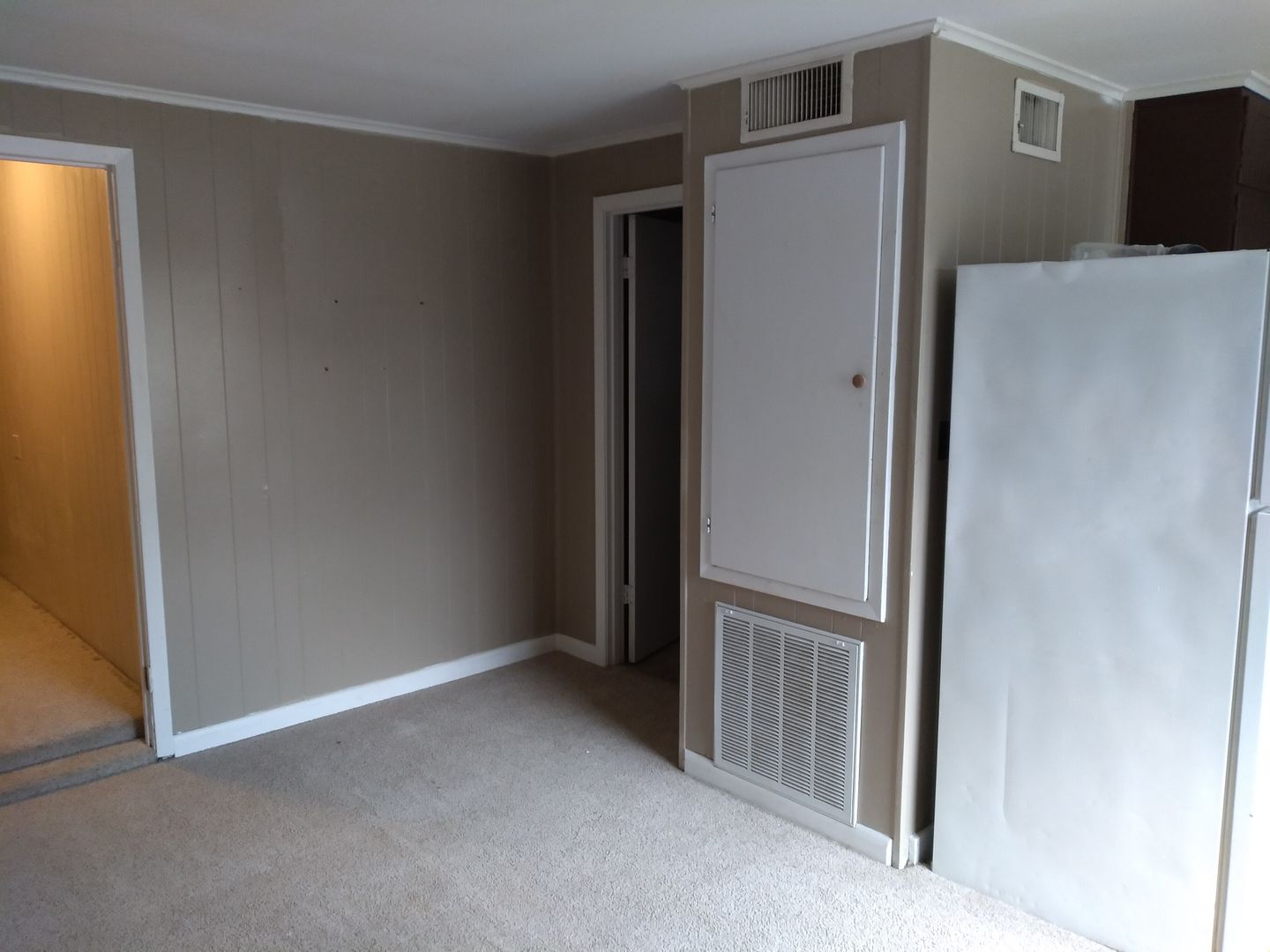 Searcy Apartment: 1102 W Booth Rd.