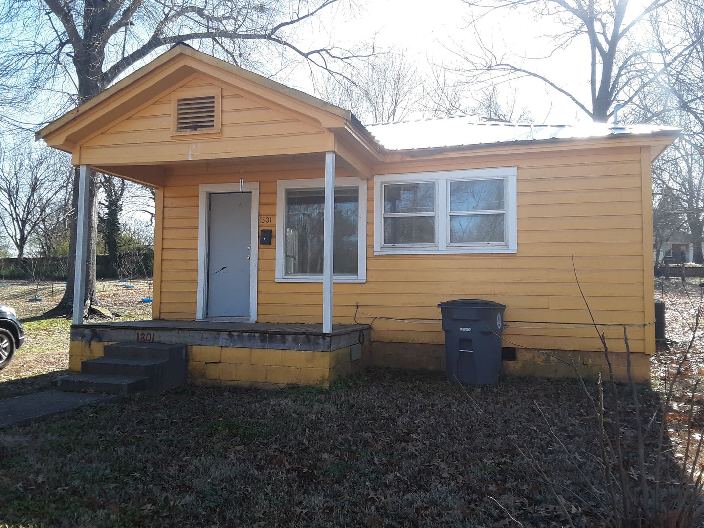 Searcy House: 1301 W Vine Ave.