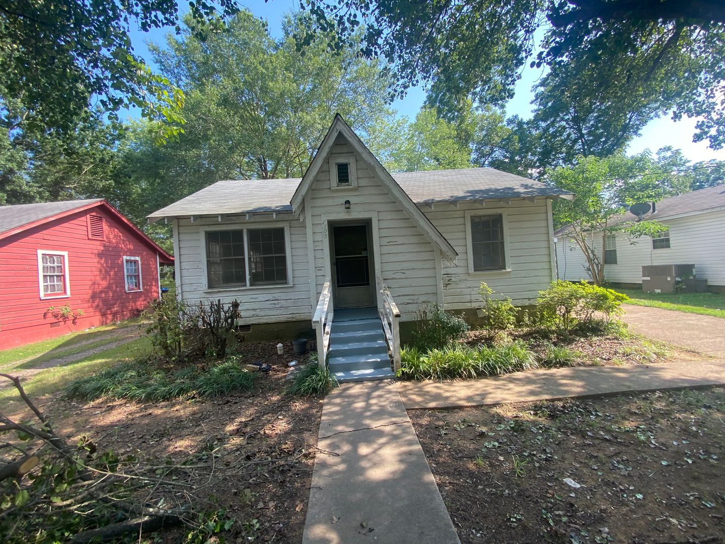 Searcy House: 1305 W Vine Ave.